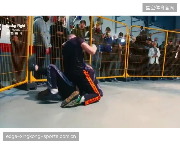 职业拳击赛出现“假动作KO”，裁判讨论十分钟